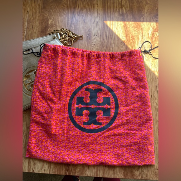 Tory Burch | Metallic Gold Leather Reva Chain Clutch w/ Dust Bag - Picture 16 of 17